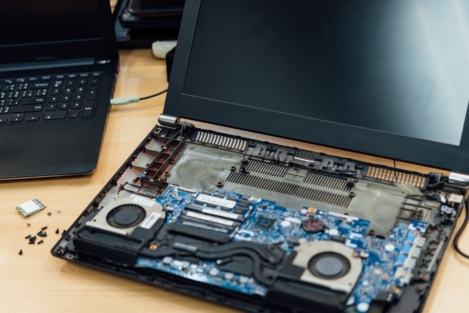 Laptop Reparatur — Professioneller Bildschirm-Austausch bei Simpelfix